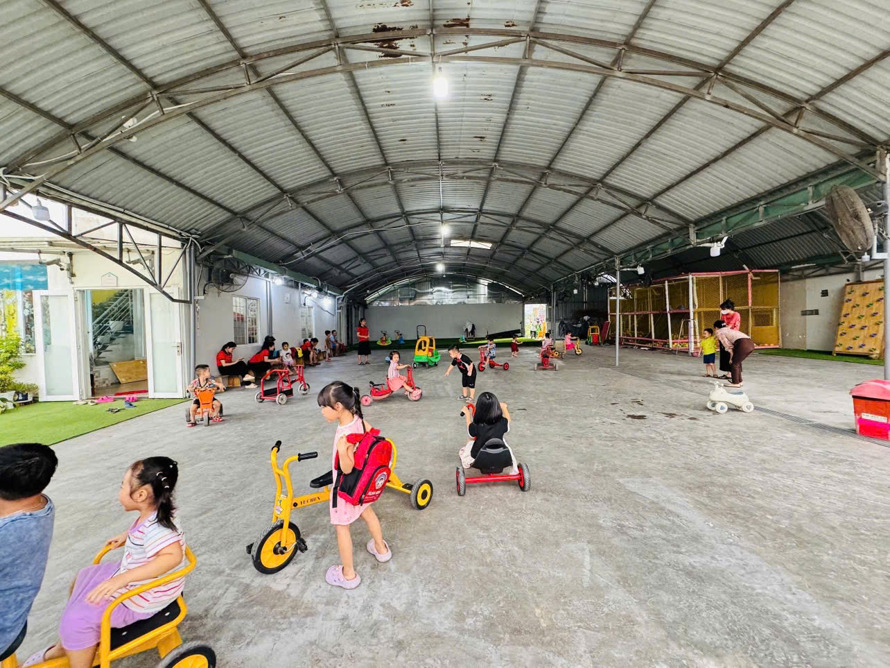 Sân chơi ngoài trời Bé Xuka